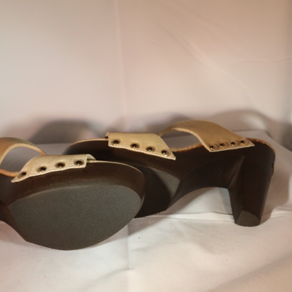 Jimmy Choo Platform Sandal - Gold Metallic Suede - Size 38 - Picture 6 of 6